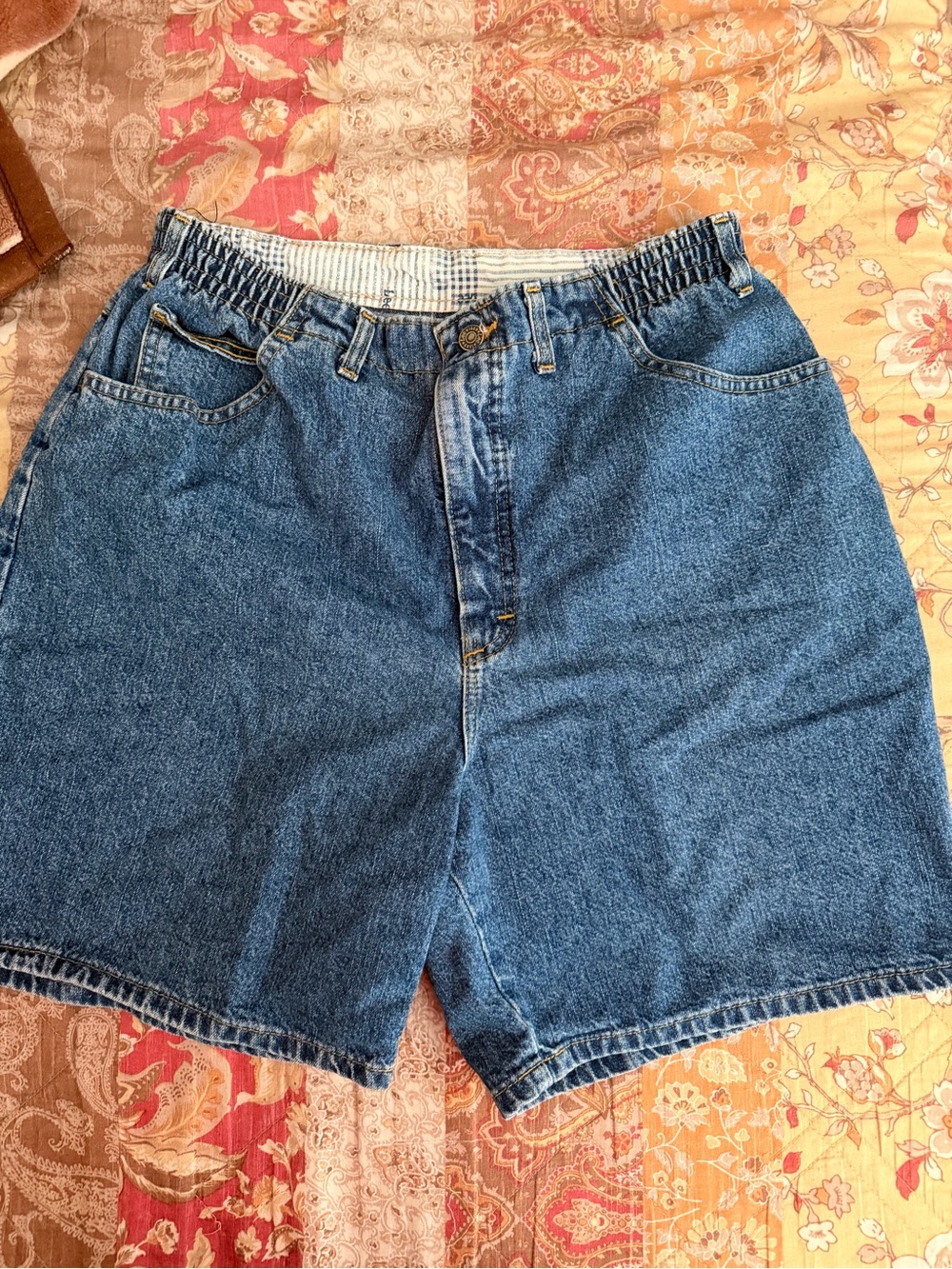 Lee Men's Medium Blue Denim Shorts with Elastic Waist